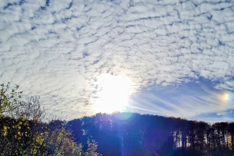 Breathwork, Himmel mit Sonne und Wolkenschleier, Weite, Freiheit