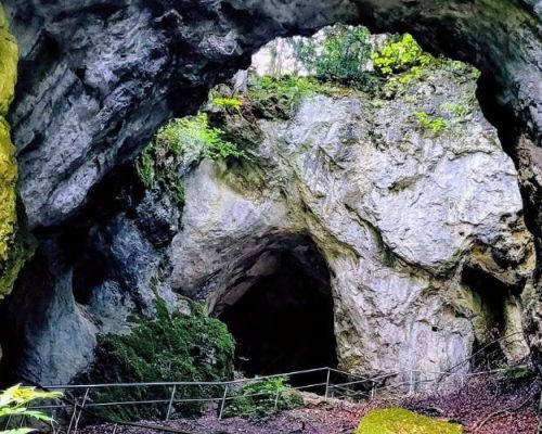 Höhle